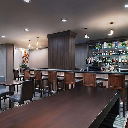 Отель Hilton Houston Plaza/Medical Center Экстерьер фото