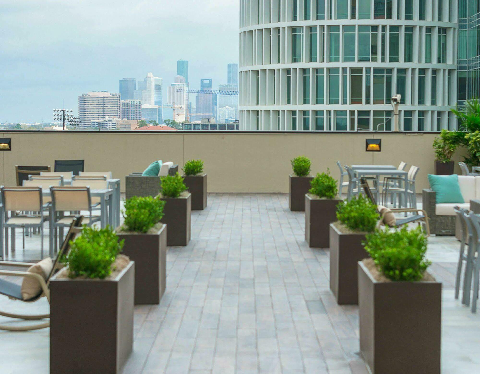 Отель Hilton Houston Plaza/Medical Center Экстерьер фото